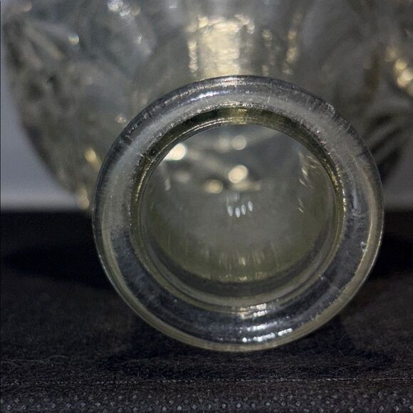 Elegant Clear Glass Decanter - Picture 7 of 9